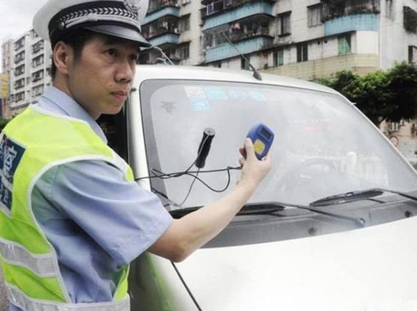 赛瑞思SPRINGSUN|五菱宏光贴太阳膜被罚，埃尔法却不受
