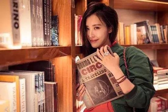 “贵族”田朴珺授课：有奔驰、劳斯莱斯，那不是贵族，那是暴发户
