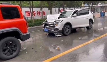 高速正碰有多危险？车主：还好开得是一台坦克300