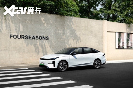 吉利银河L6在成都车展正式开启预售，预售价区间为12.8~15.8万元