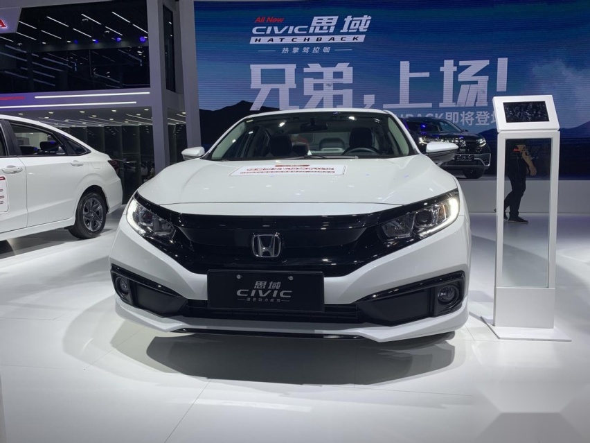 本田思域“神车”真的神吗，外观时尚内饰老派，会否拉低档次