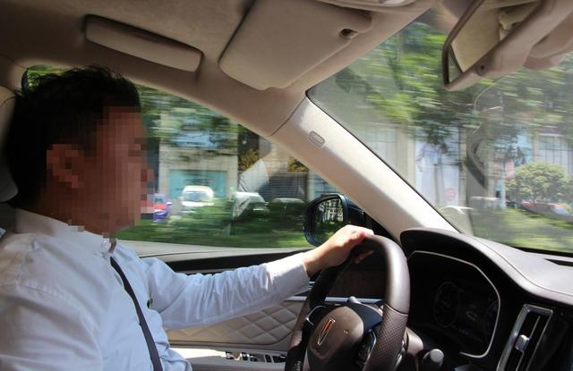 到店实拍红旗HS7：试驾要排队，老板开大切来买，提车等1个月