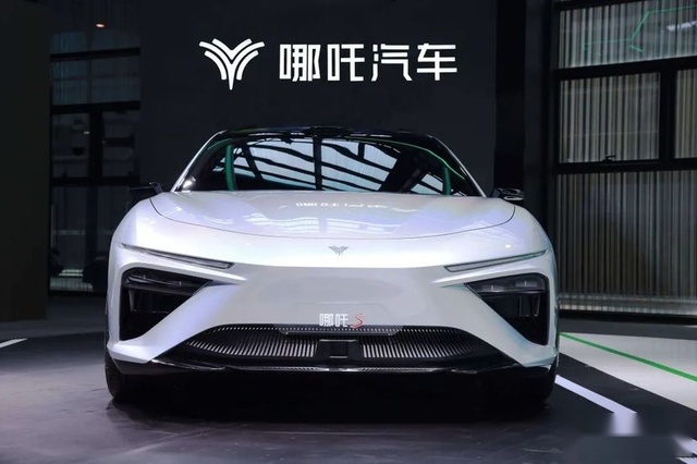 除了颜值，试驾哪吒U后还有哪些杀手锏？