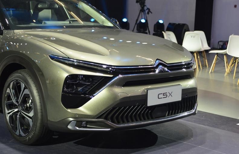 东雪凡尔赛C5X，傲娇的“新势轿车”