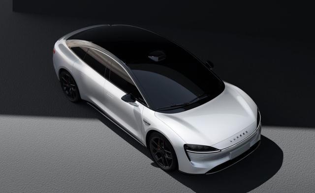 压力给到Model 3？智界S7不到25万起售，实力仍比野心大