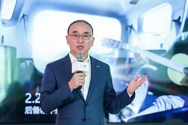 冯擎峰不是汽车圈杨超越，没有锦鲤附体的吉利豪越凭啥“躺赢”？