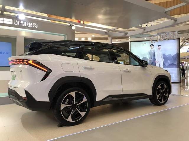 合肥实拍电混SUV新卷王——吉利银河L7，能否干过宋 PLUS？