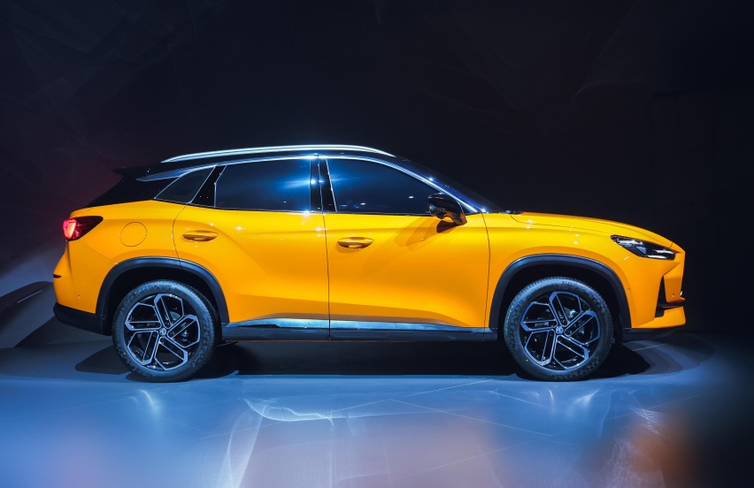 数智重构新物种MG ONE实车首次亮相，定位智潮科技SUV