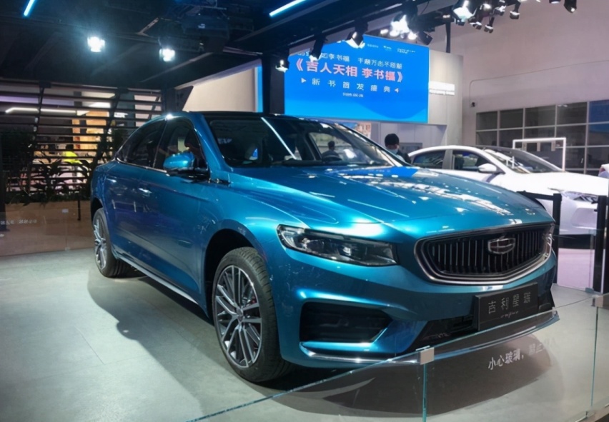 这车标配2.0T，带10个BOSE音响，价格仅11.37万