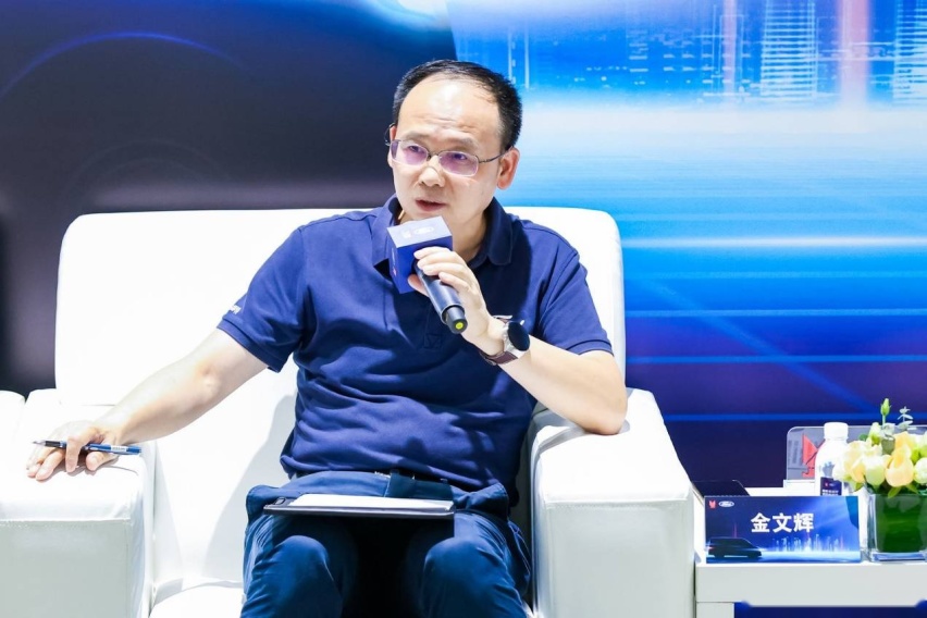 全新一代福特全顺，定义全场景智慧轻客标准