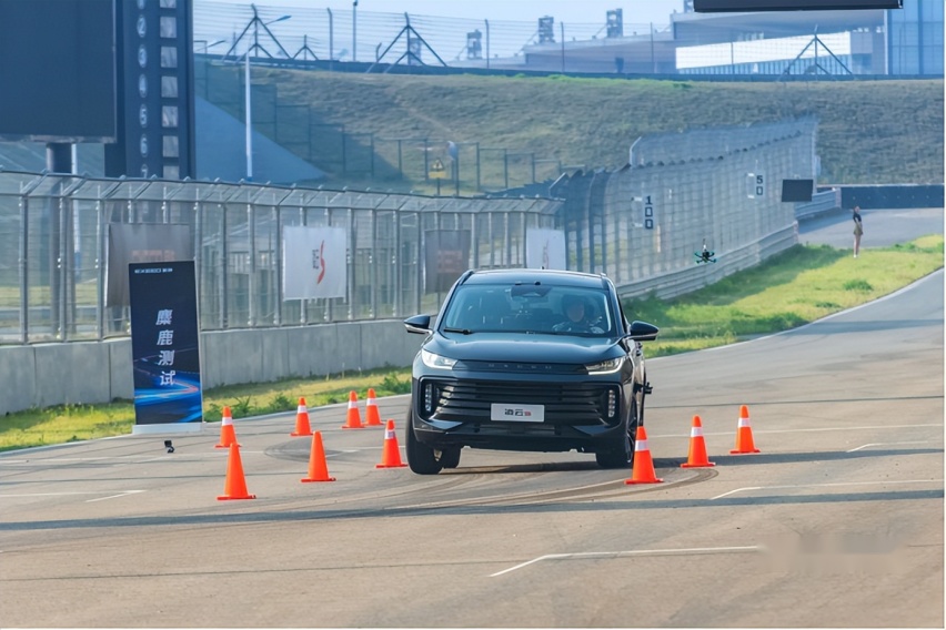 运动属性拉满！星途凌云S成就15万级“赛道级性能SUV”标杆