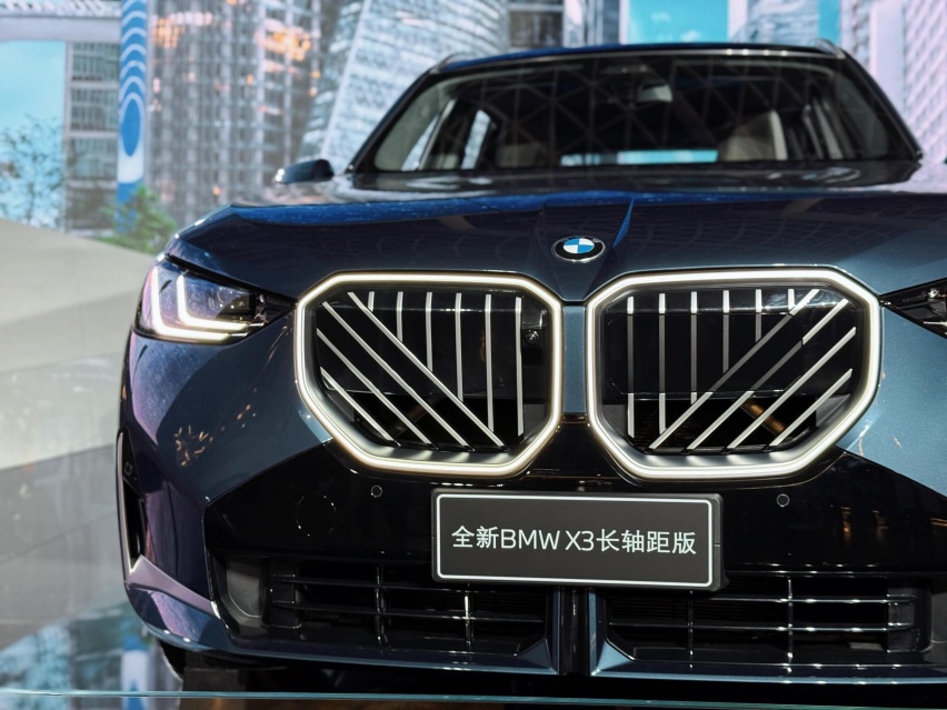 全新一代宝马X3实车现身，换发光格栅+半隐藏门把手，配258马力