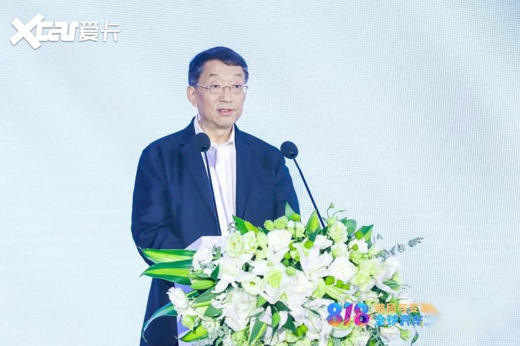 与此同时,华晨汽车集团控股有限公司党委副书记,董事,总裁刘鹏程也