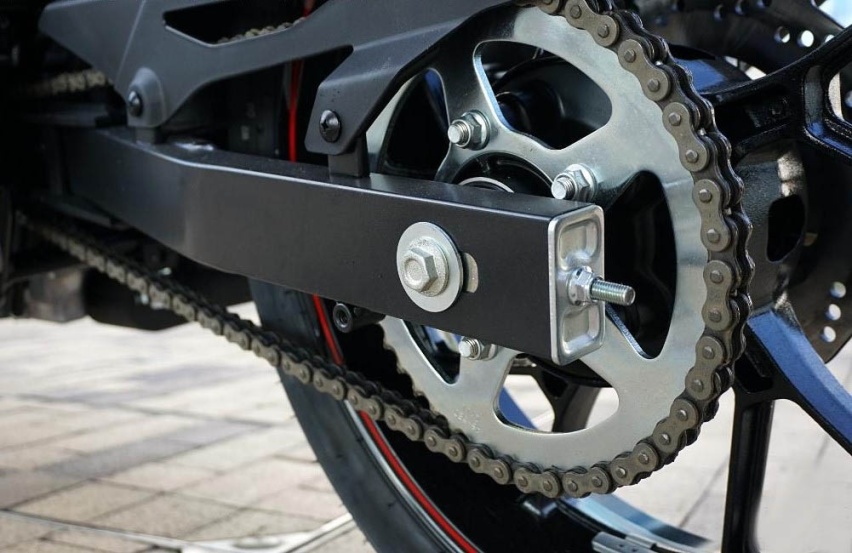 国内最畅销的250“跑车” 铃木GSX-250R实拍解析