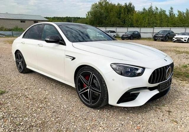 新款奔驰AMG E63S海外实拍 百公里加速仅4.3秒