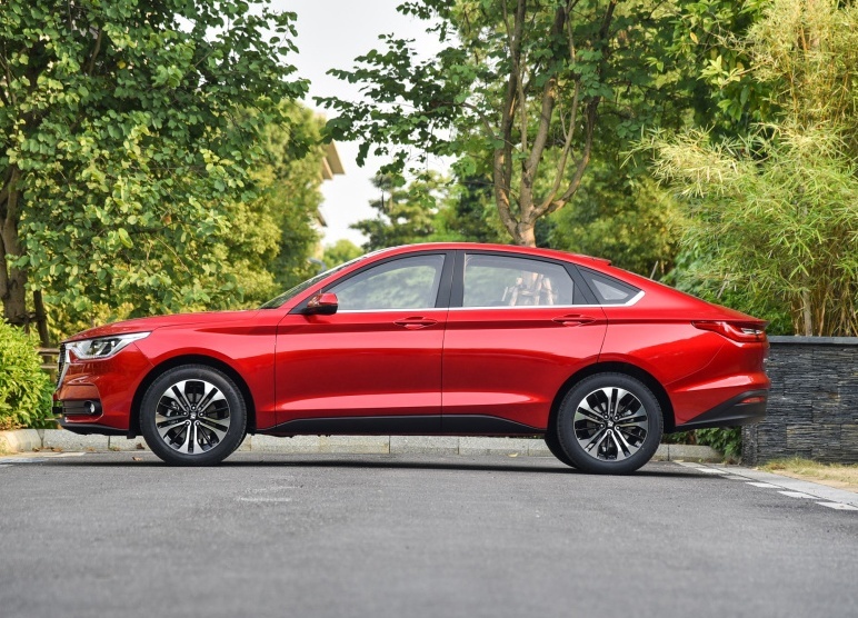 预算10万元买什么车？全系1.5T新宝骏RC-6值得买吗？