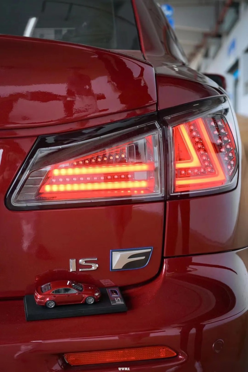 移植了5.0 V8机器的雷克萨斯IS300，这是给宝宝的见面礼？