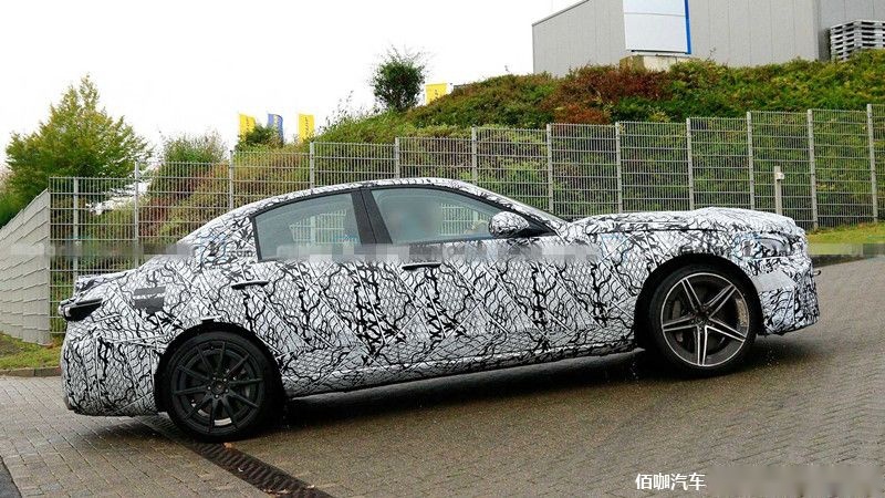 next-gen-mercedes-amg-c63-spy-photos (3).jpg