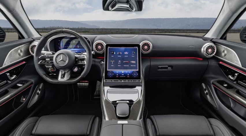 新一代奔驰AMG GT跑车，4.0T V8+9AT，液压防侧倾锻铝悬挂
