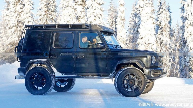 2022-mercedes-g-class-4x4-squared-spy-photo (2).jpg