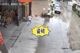 问君能有几多愁，恰似瓷砖砸了头