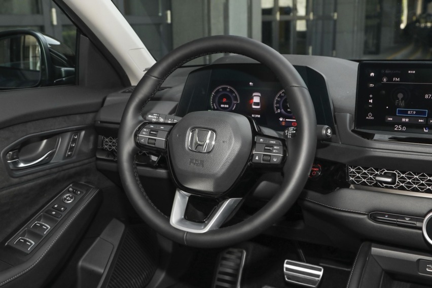 汉DM-i荣耀版对比雅阁e:PHEV，你更喜欢哪一款？