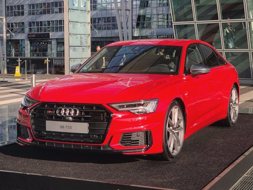 红色的激情 全新奥迪S6三厢版海外实车