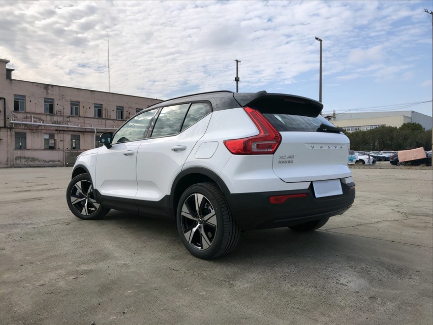 沃尔沃XC40 RECHARGE P6，续航增至529公里，布局更合理