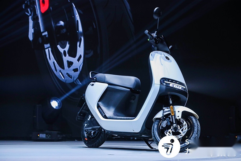 九号机器人发布四款两轮电动车 最快百公里加速3s，还能玩自动驾驶