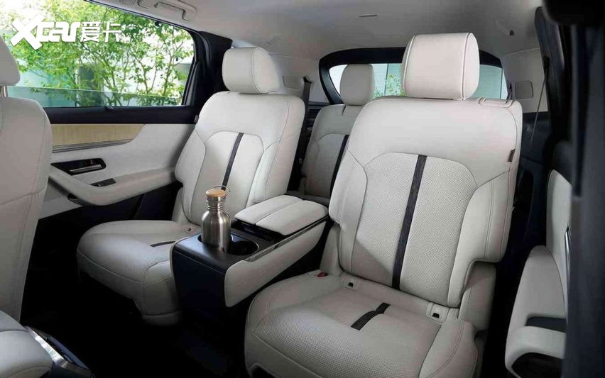 至于空间表现,这点历来不是马自达的强项,也不是他们会妥协的东西.