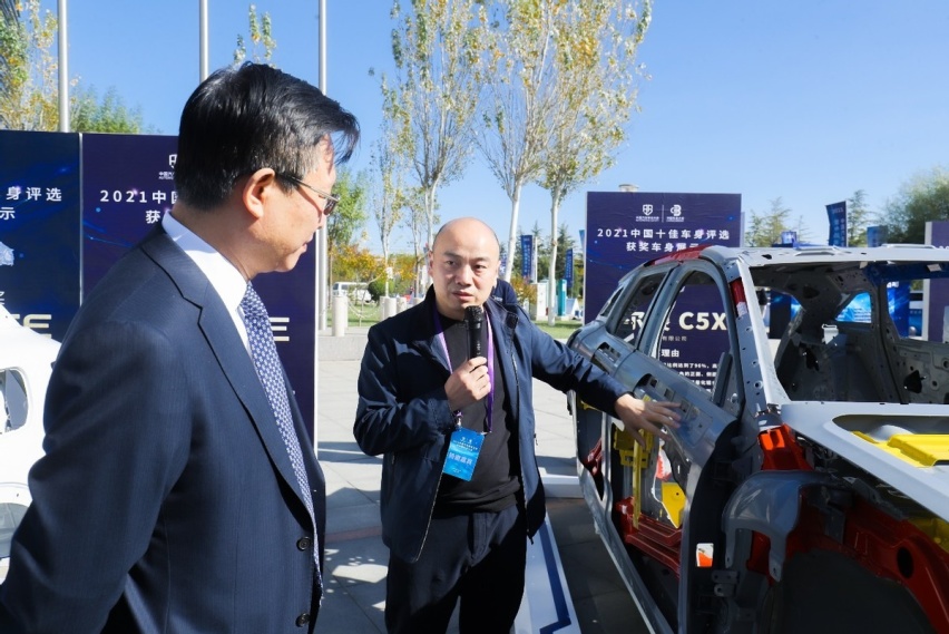 凡尔赛C5 X凭硬实力获“2021中国十佳车身”大奖