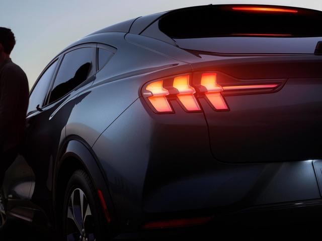 当大V8触了电，当野马与SUV结合——福特Mustang M