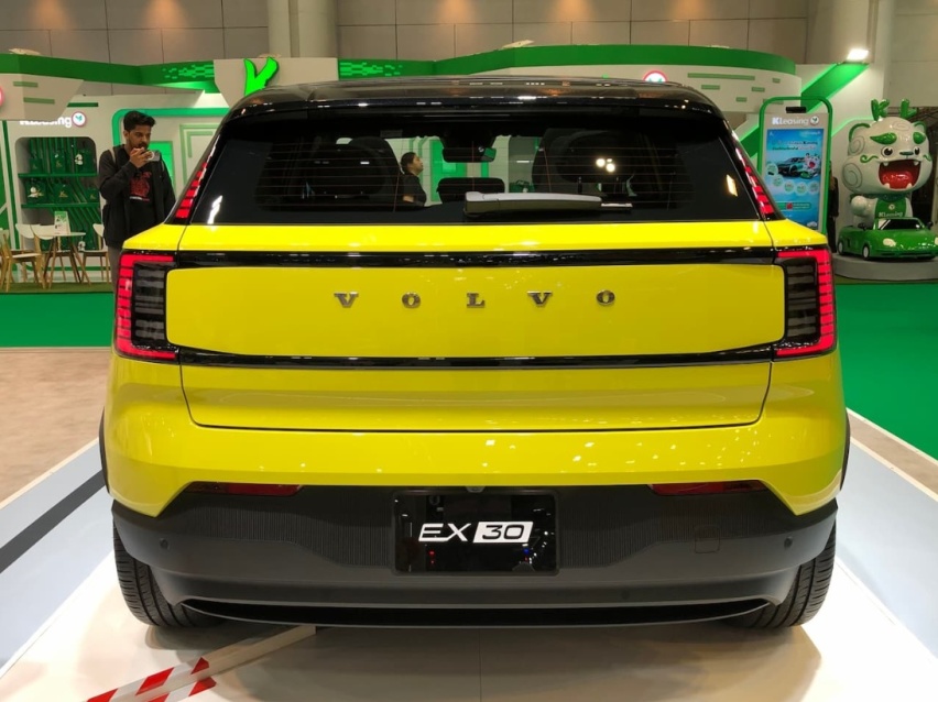 沃尔沃EX30纯电SUV，18%硼钢车架，3.6秒破百