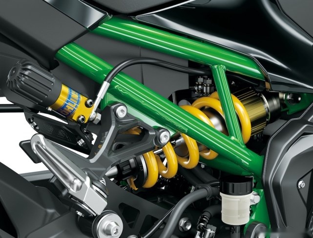 川崎Z900SE正式发布 配备Brembo卡钳、Ohlins减震