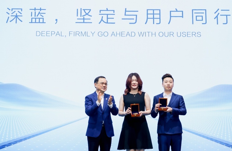 强势进阶！加速电动时代，深蓝汽车携双子星亮相上海车展