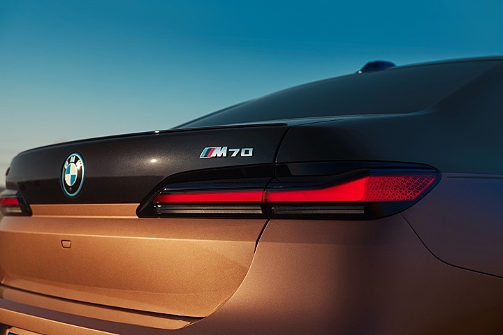 宝马史上最暴力轿车，深入解析i7 M70 xDrive