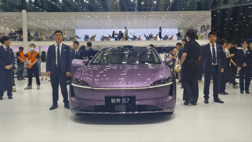 智界S7再升级！全新配色，要打翻身仗？