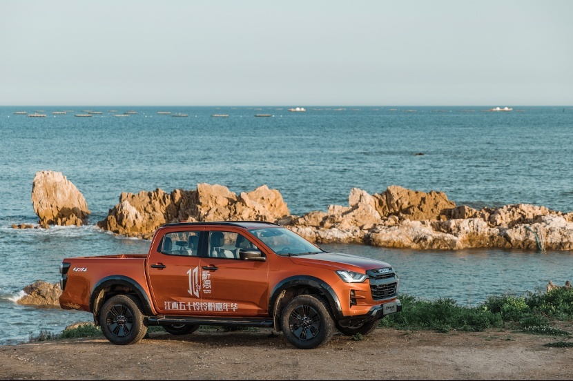 D-MAX V-CROSS全新上市，铃粉相聚青岛跨入下一个十年