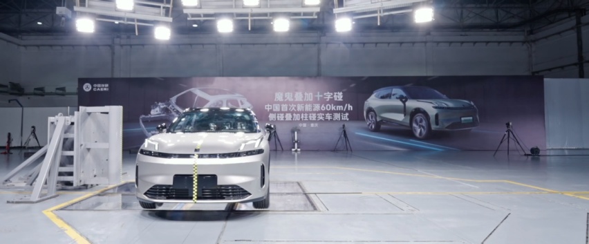 侧面防护，领克08给出优秀答卷