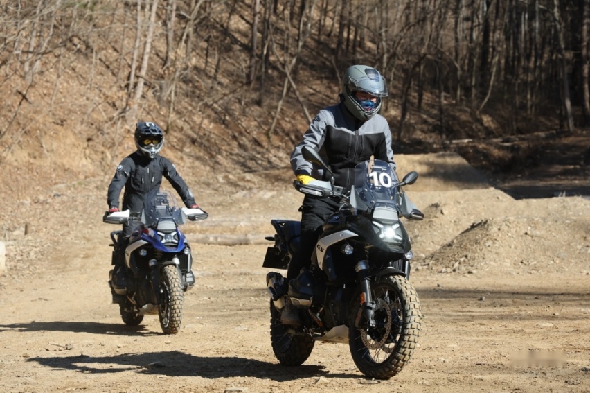 宝马R1300GS：全新细分市场的自行车(图5)