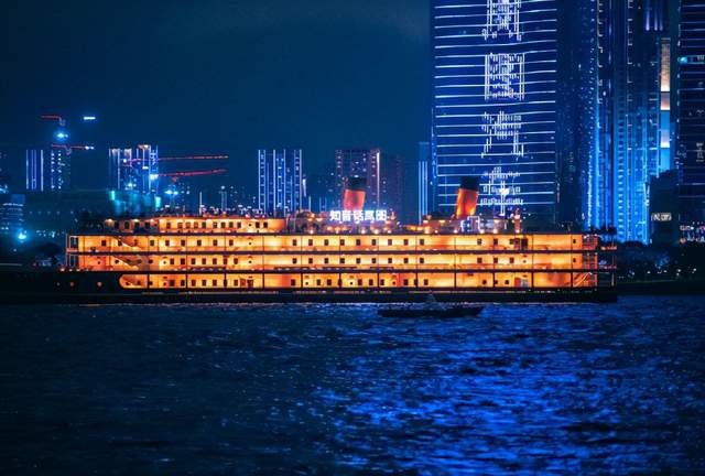 “首届VOYAH NIGHT岚图用户之夜”惊喜连连