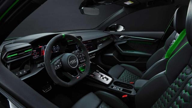 3.8秒破百，搭2.5T 5缸发动机，全新一代奥迪RS 3官图发布
