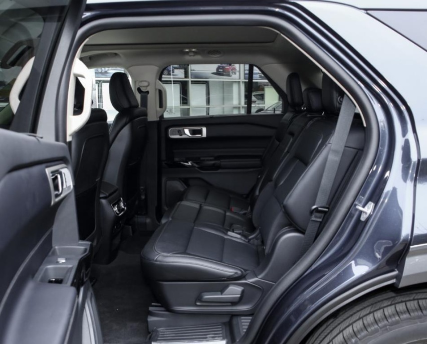 家用中大型七座SUV，福特探险者和大众途昂怎么选？