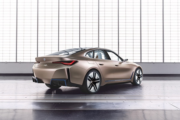 宝马i4 Concept新车解密：新技术、新理念，你满意吗？