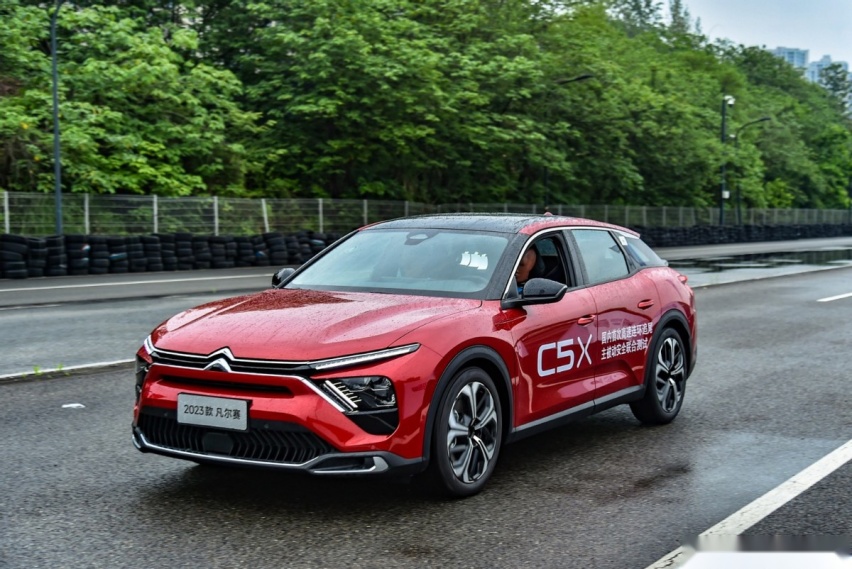 国内首次高速连环碰撞，凡尔赛C5 X见招拆招