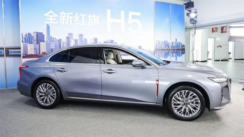 红旗全新一代H5正式上市、长安全新锐程PLUS实车曝光…丨今日车闻