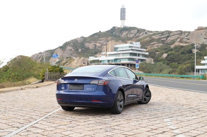 首批国产特斯拉MODEL 3正式交付 续航445公里