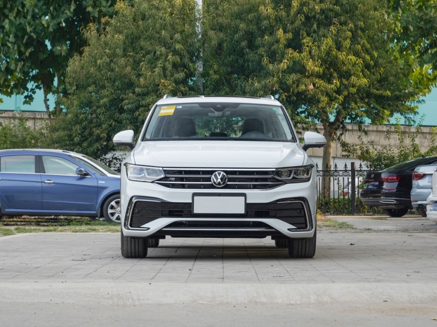 想买2.0T中型SUV，选大众还是红旗？途观L对比红旗HS5
