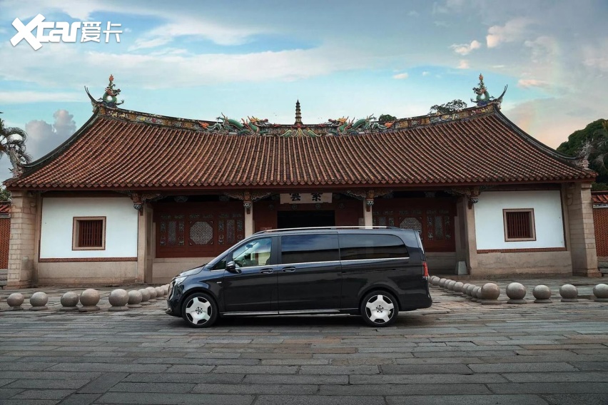 移动的会客厅:奔驰V级与老板的出行哲学