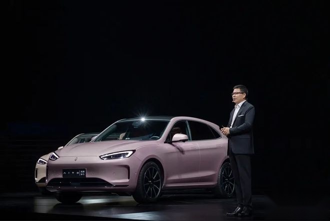 AITO首款纯电SUV落地，问界M5 EV 28.86万元起售